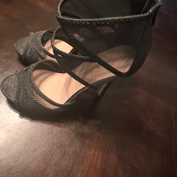 De Blossom Collection Black Heels Elegant Design - Picture 3 of 5